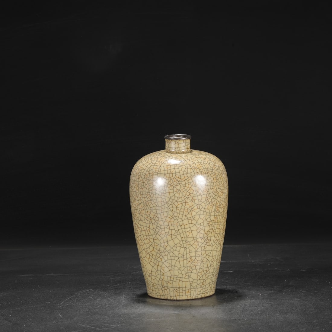A large Northern Song Dynasty Ge ware plum vase with a beige glaze and silver rim, formerly in the: Dimensions: Height 27 cm, Mouth diameter 4.5 cm, Belly diameter 15 cm.