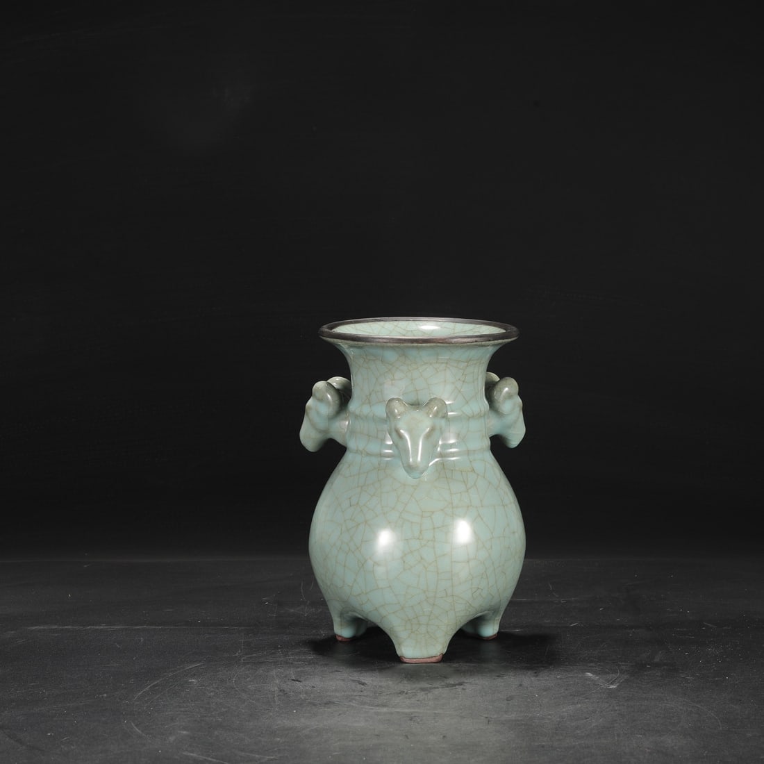 A Southern Song Dynasty official kiln celadon vase with a silver rim, formerly in the collection, a: Dimensions: Height 25 cm, Mouth diameter 15 cm, Belly diameter 15 cm.