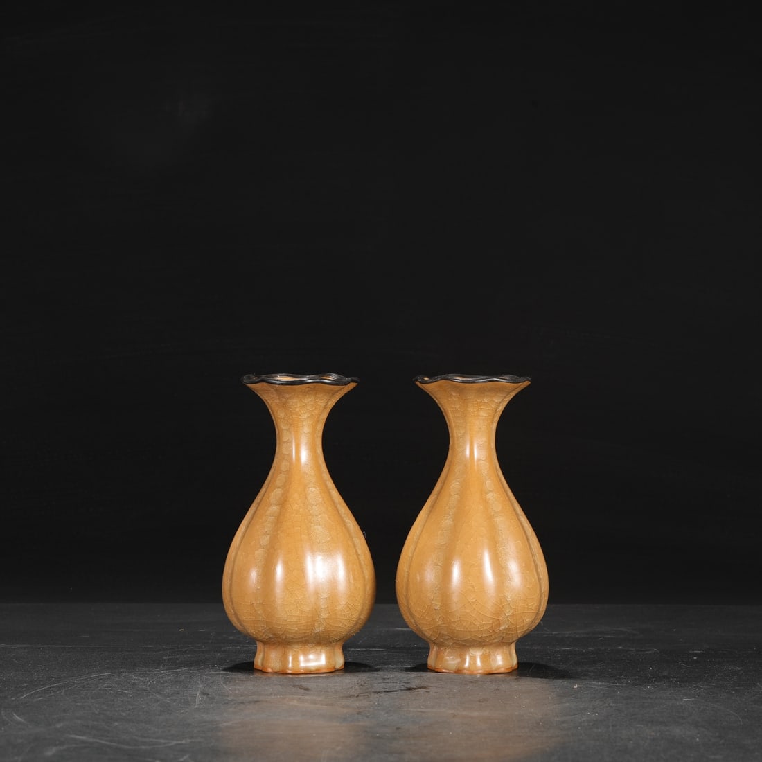 A pair of Southern Song Dynasty official kiln melon-shaped vases with a beige glaze, ice-crack: Dimensions: Height 19 cm, Mouth Diameter 9 cm, Belly Diameter 10.5 cm.