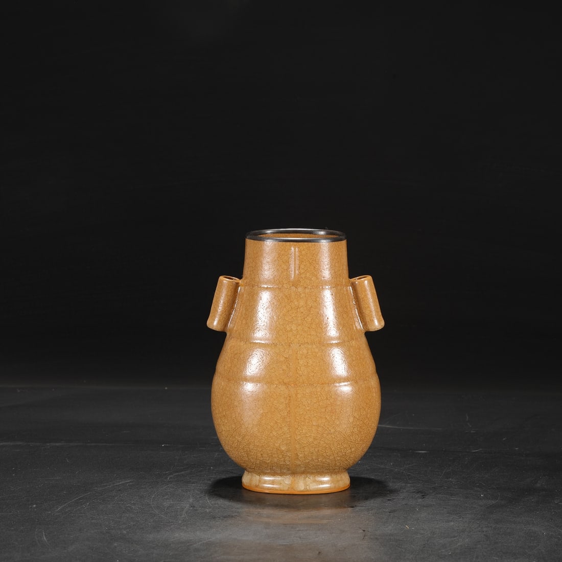 A Southern Song Dynasty official kiln porcelain vase with a beige glaze, ice-crack pattern, and (1 of 7)