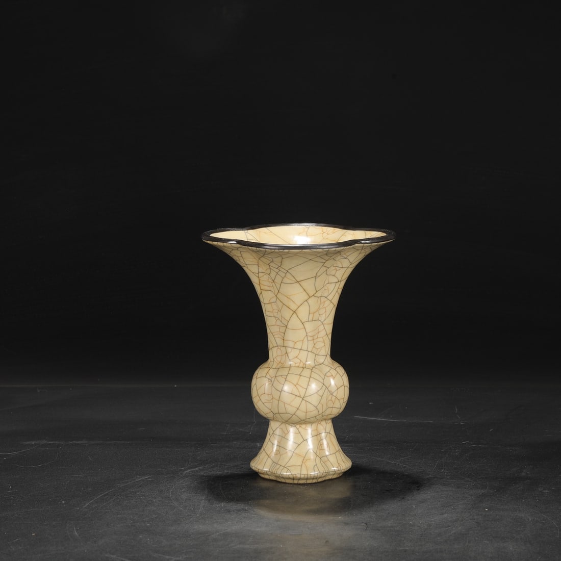 A Northern Song Dynasty Ge ware piece with a beige glaze, silver rim, and imperial inscription,: Dimensions: Height 23 cm, Mouth diameter 18 cm, Belly diameter 9 cm.