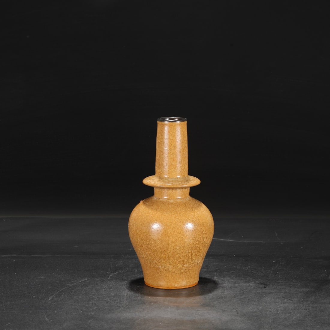 A Southern Song Dynasty official kiln porcelain vase with a beige glaze, ice-crack pattern, and: Dimensions: Height 24 cm, Mouth Diameter 4 cm, Belly Diameter 11.5 cm.
