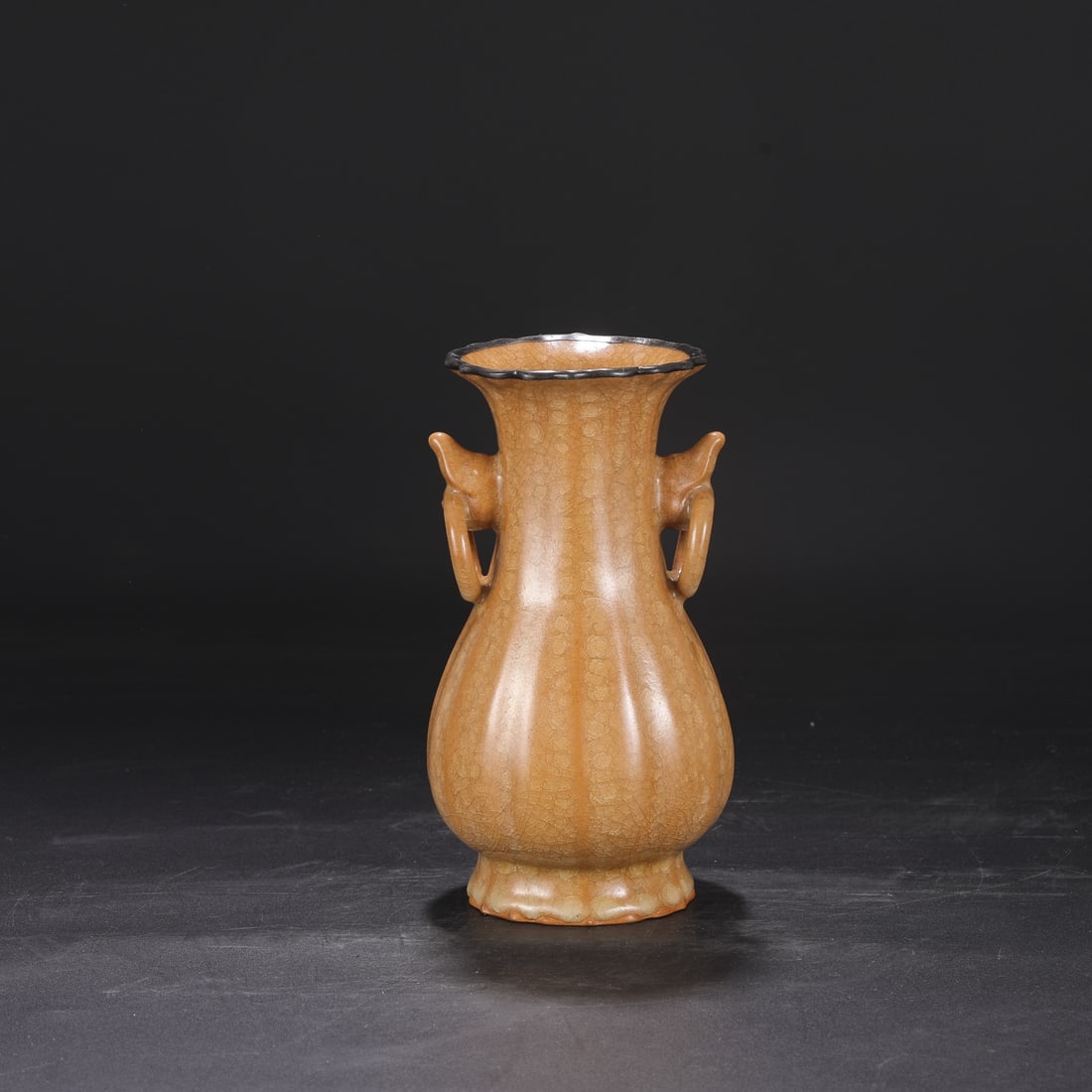 A Southern Song Dynasty official kiln porcelain vase with a beige glaze, ice-crack pattern, silver: Dimensions: Height 23.5 cm, Mouth Diameter 10.5 cm, Belly Diameter 12.5 cm.