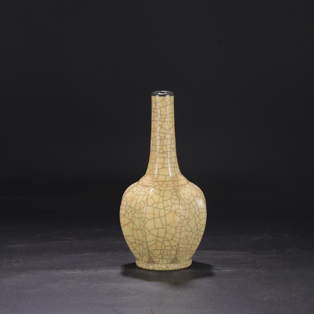 A Northern Song Dynasty Ge ware octagonal vase with a beige glaze and silver rim, formerly in the: Dimensions: Height 26 cm, Mouth diameter 3 cm, Belly diameter 13 cm.