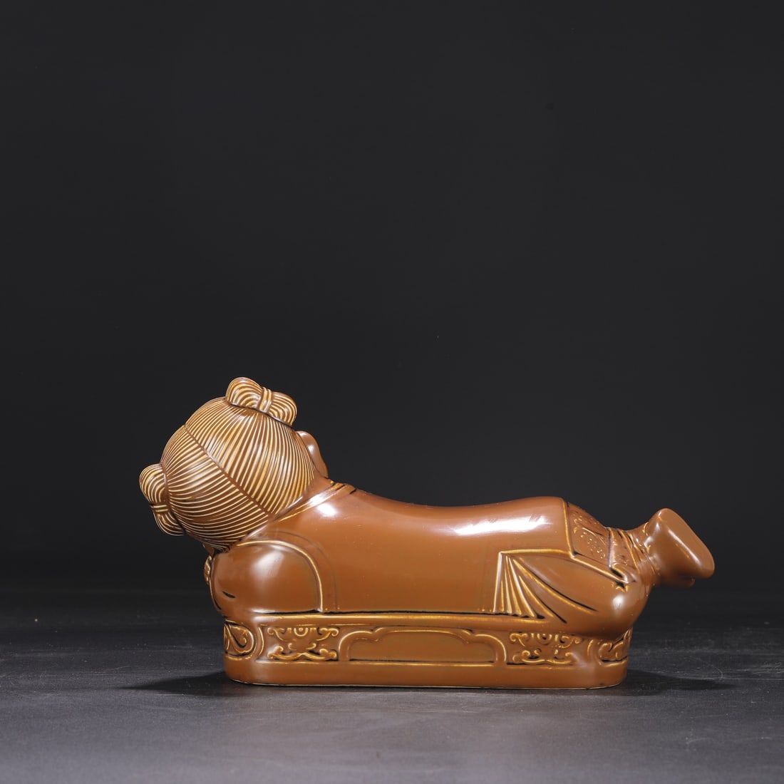 A Northern Song Dynasty Ding ware purple-gold glazed child's pillow, bestowed by the imperial court (1 of 8)