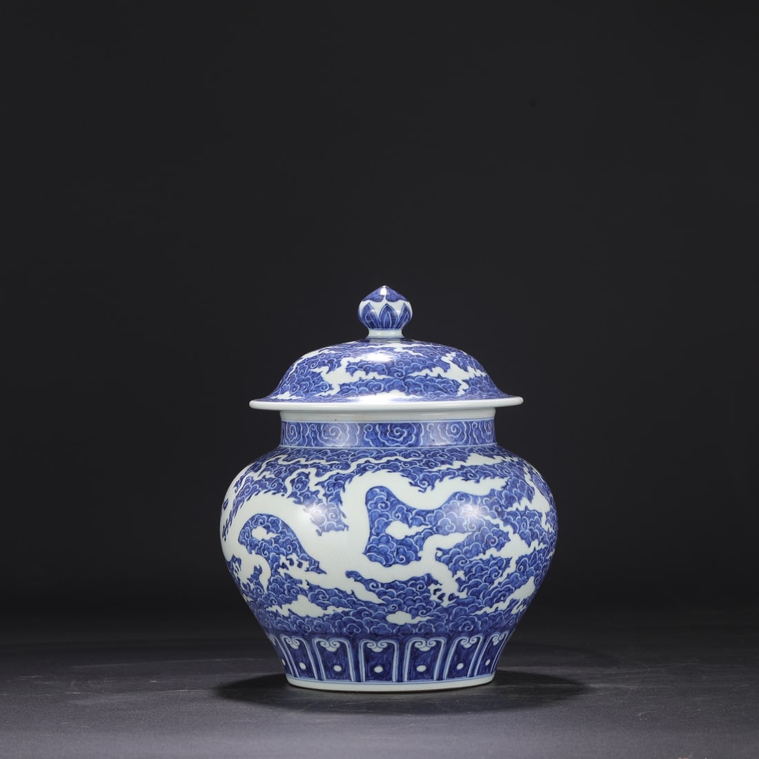 A Ming Dynasty Xuande period blue and white porcelain covered jar with dragon and cloud design (1 of 8)