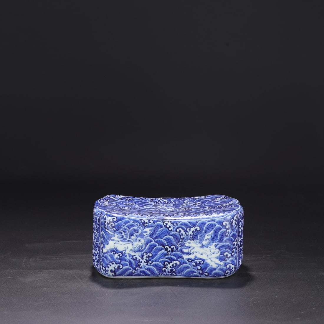 A large blue-and-white porcelain pillow from the Yongle period of the Ming Dynasty, featuring a (1 of 8)