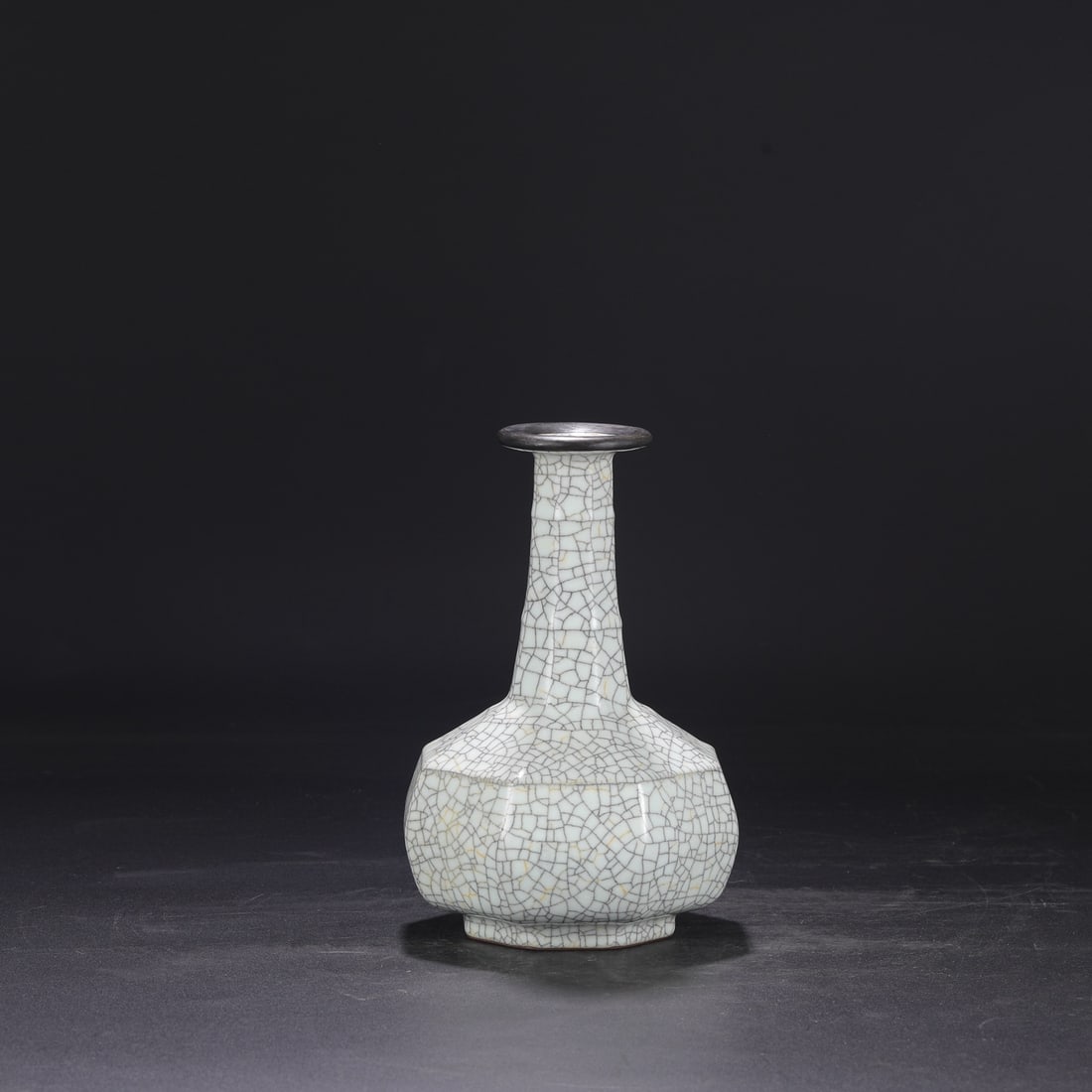A Northern Song Dynasty Ge ware octagonal bamboo-shaped vase with a white glaze and silver mouth,: Dimensions: Height 23 cm, Mouth diameter 7 cm, Belly diameter 15.5 cm.