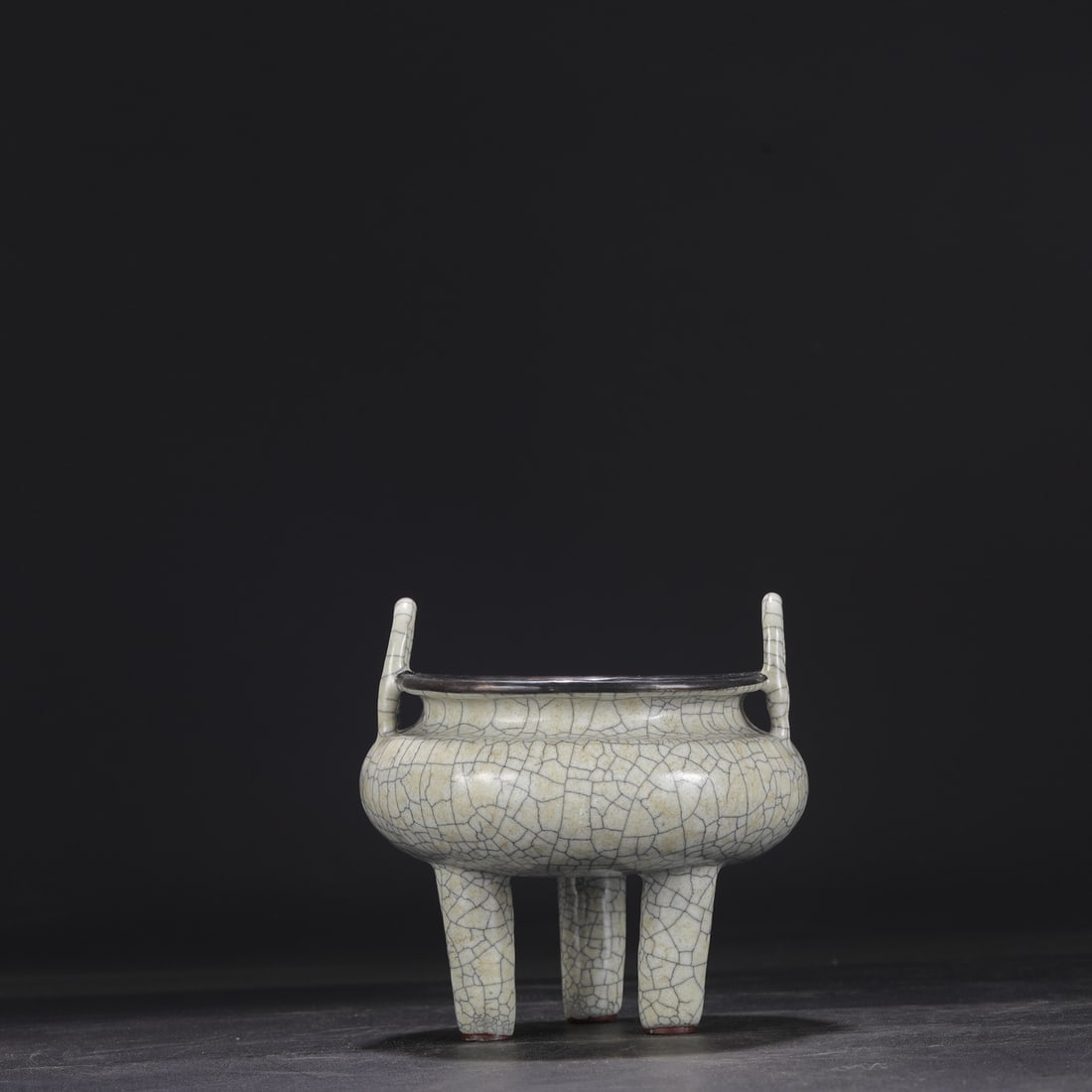 A Northern Song Dynasty Ge ware celadon-glazed, silver-rimmed, imperial three-legged tripod-shaped (1 of 6)