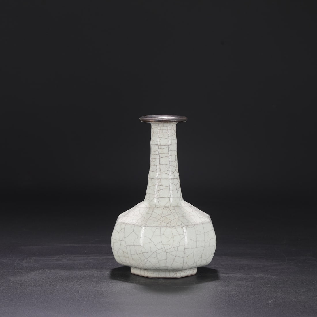 A Southern Song Dynasty official kiln celadon octagonal bamboo-shaped vase with a silver rim,: Dimensions: Height 23.5 cm, Mouth diameter 7 cm, Belly diameter 15 cm.