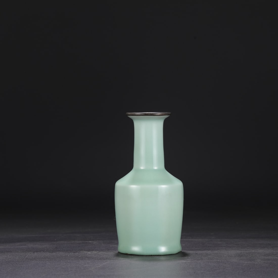 A Southern Song Dynasty Longquan celadon vase with a silver rim and a handle, formerly in the: Dimensions: Height 15.5 cm, Mouth diameter 5 cm, Belly diameter 7 cm.
