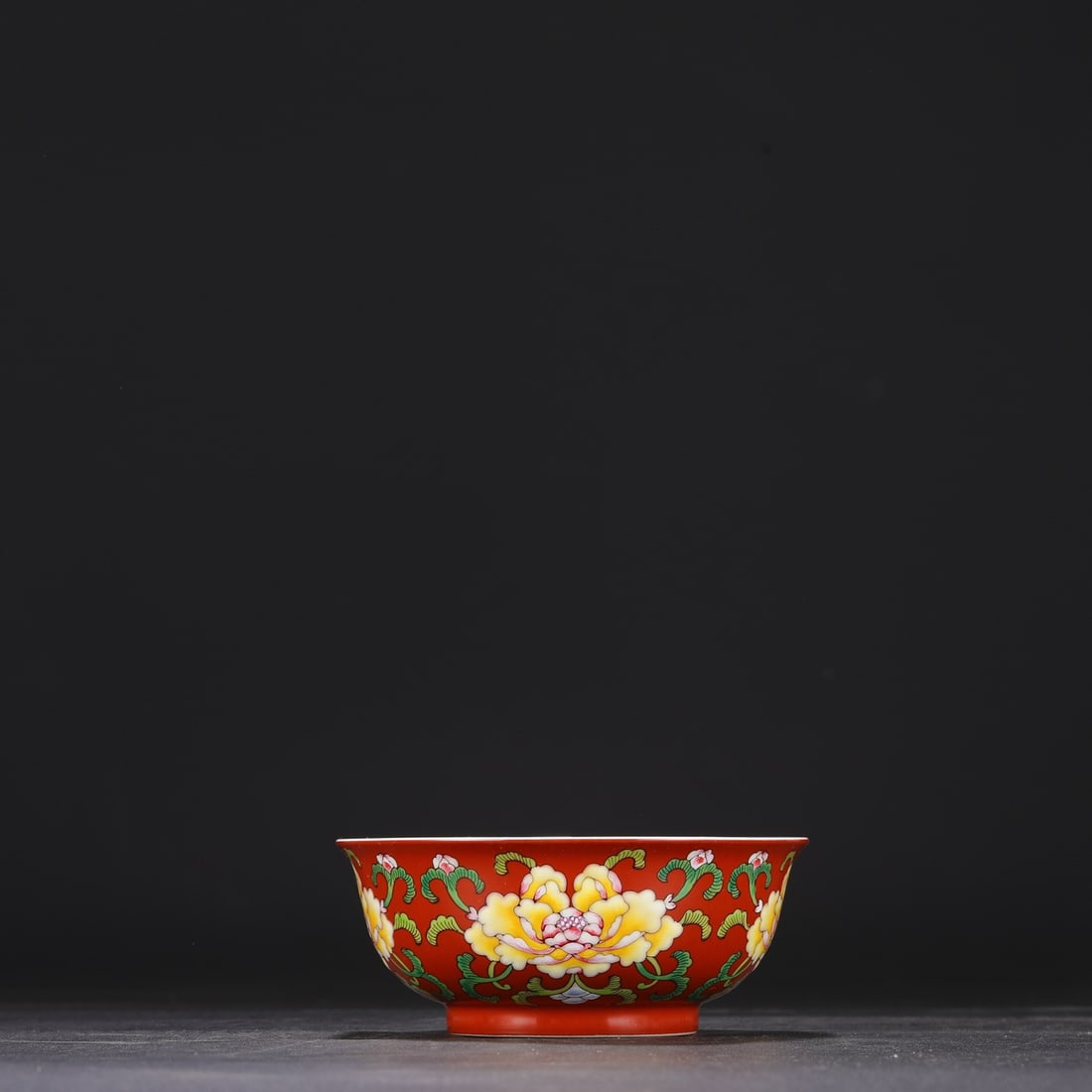 A Qing Dynasty Yongzheng period enamel-painted palace bowl with floral design. (1 of 8)