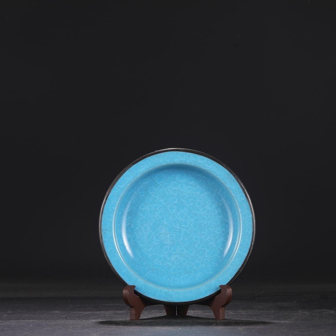 A large, imperial-style dish-washer with a sky-blue glaze and ice-crack pattern from the Northern (1 of 6)