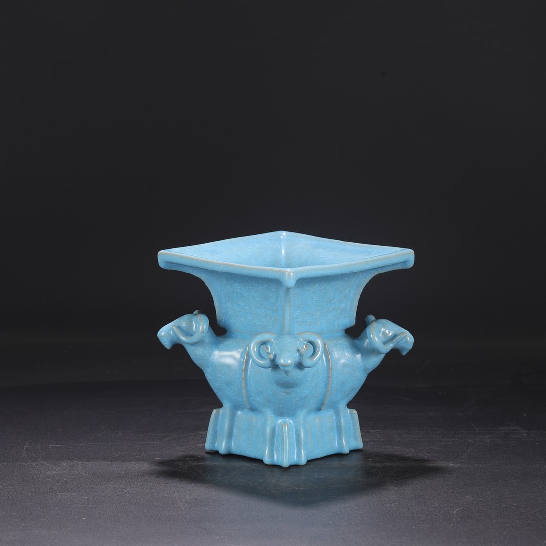 A Northern Song Dynasty Ru ware sky-blue glazed square vase with ice-crack pattern, a court ritual (1 of 8)