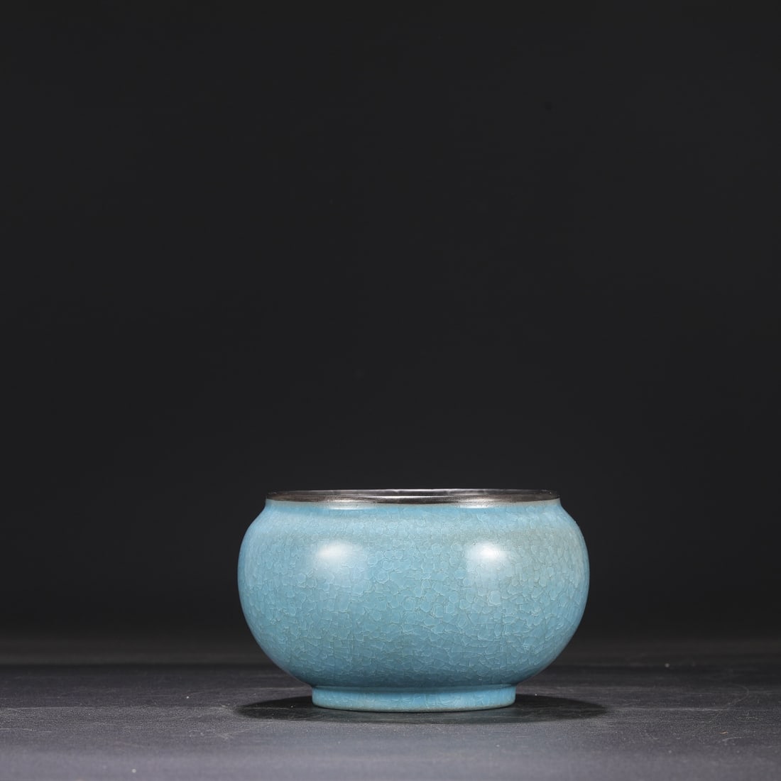 A large imperial bowl with a sky-blue glaze and ice-crack pattern from the Northern Song Dynasty Ru: Dimensions: Height 11 cm, Mouth Diameter 14 cm.