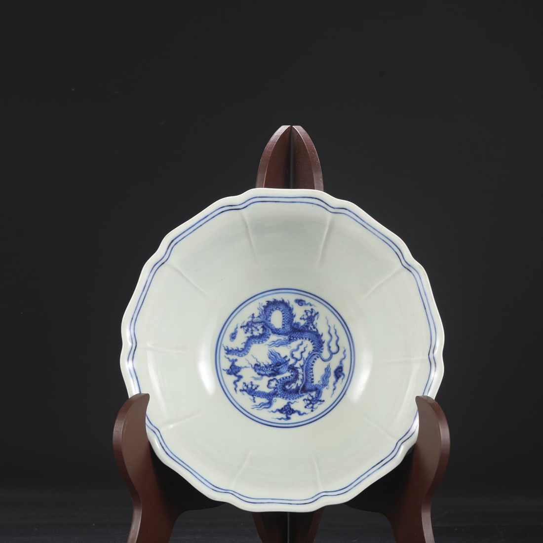 A large, deep-bodied, blue-and-white porcelain bowl with a melon-shaped body and dragon design from: Dimensions: Height 10 cm, Diameter 23 cm