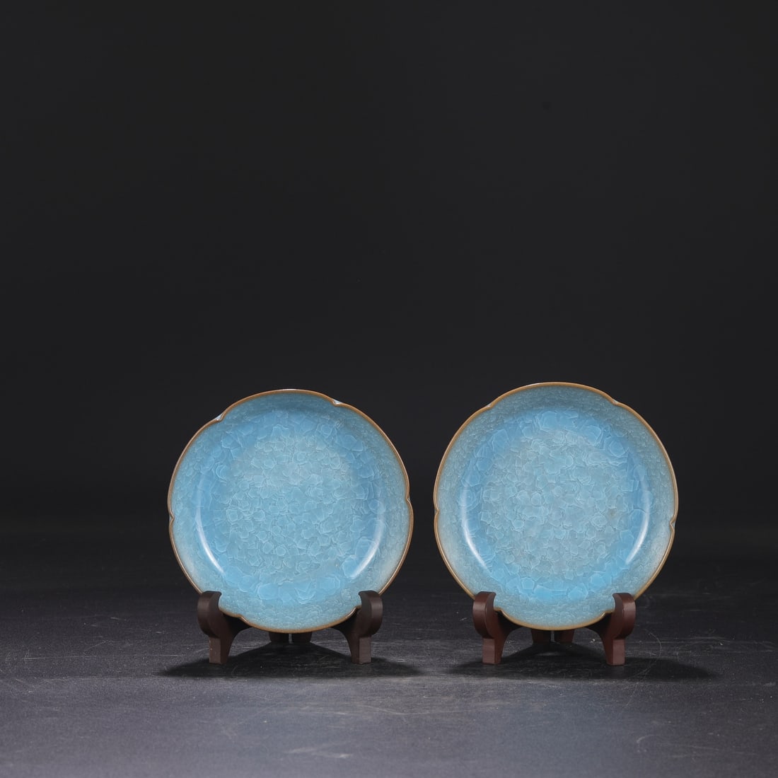 A pair of Northern Song Dynasty Ru ware sky-blue glazed ice-crack pattern flower-shaped washers,: Dimensions: Height 4.5 cm, Mouth Diameter 14 cm.