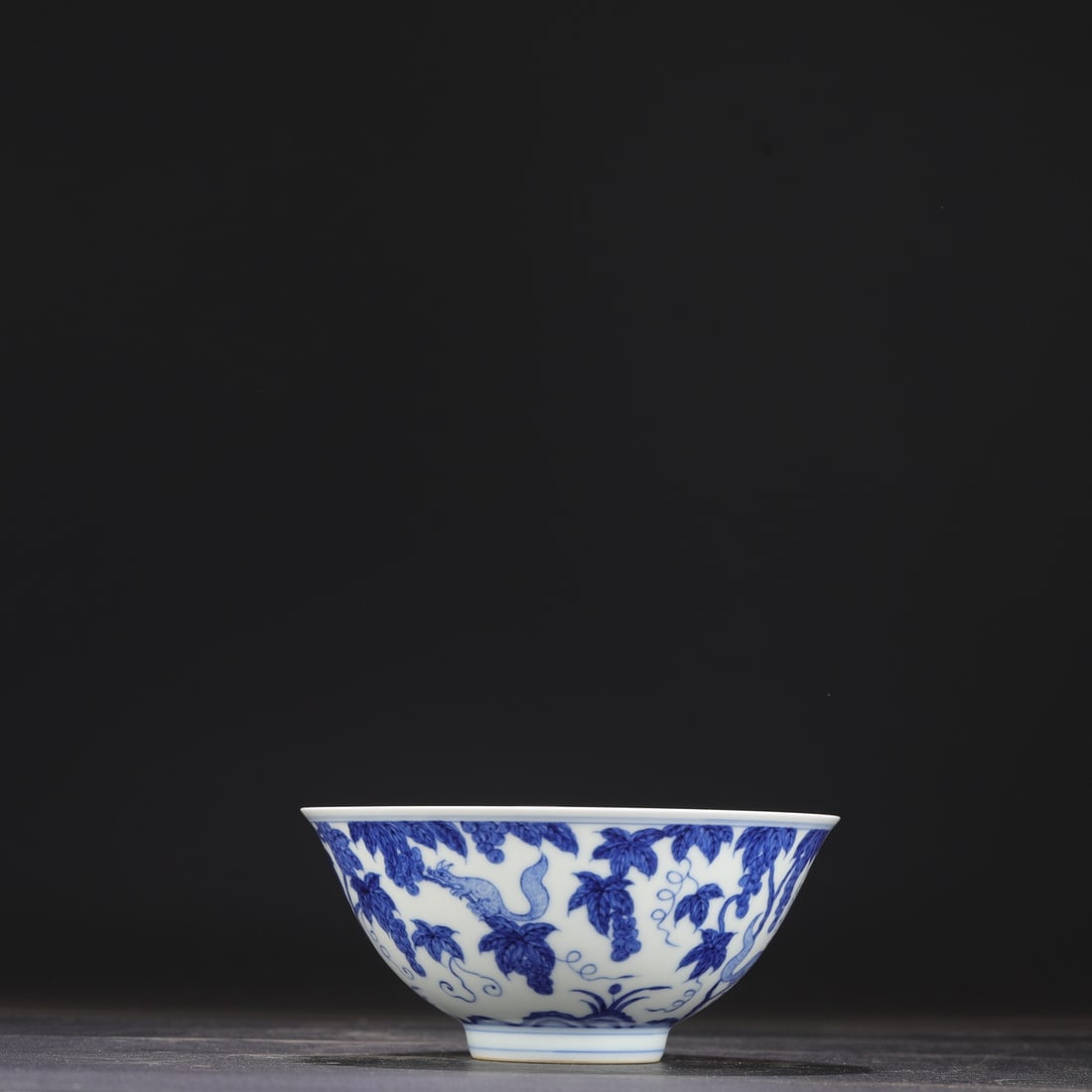 A Ming Dynasty Chenghua blue and white porcelain palace bowl with squirrel and grape design,: Dimensions: Height 7 cm, Diameter 14.5 cm.