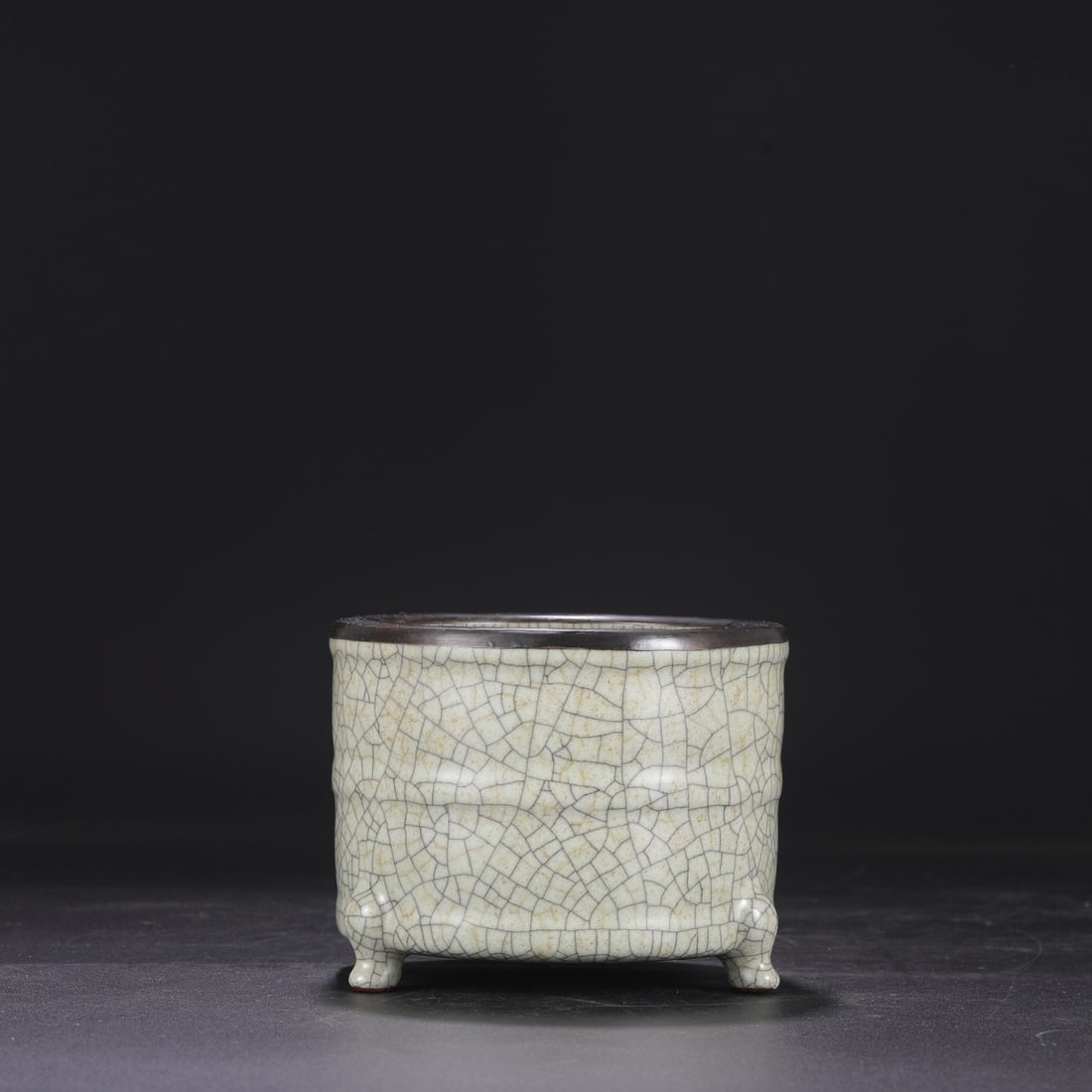 A Northern Song Dynasty Ge ware rice-yellow glazed silver-rimmed imperial three-legged censer with: Dimensions: Height 12 cm, Mouth Diameter 15 cm.