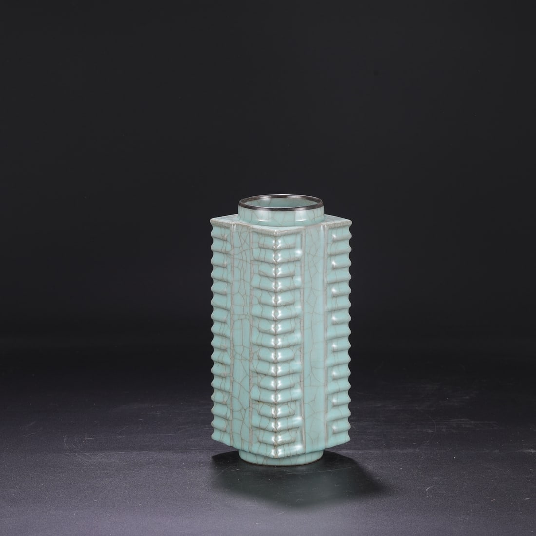 A Southern Song Dynasty official kiln celadon vase with a silver rim, used in the imperial court and: Dimensions: Height 27.5 cm, Mouth diameter 8 cm, Diameter 10 cm.