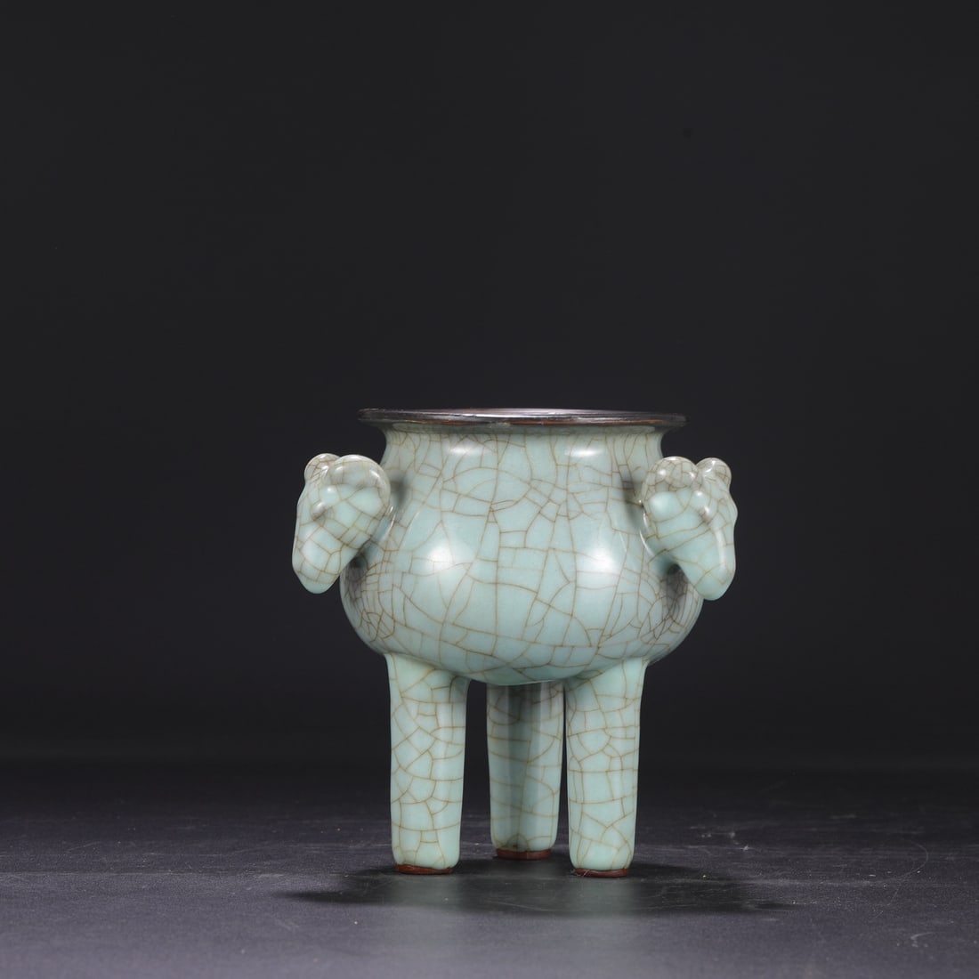A Southern Song Dynasty official kiln celadon censer with a silver rim, shaped like a three-ram: Dimensions: Height 18.5 cm, Mouth diameter 13 cm, Diameter 16.5 cm.