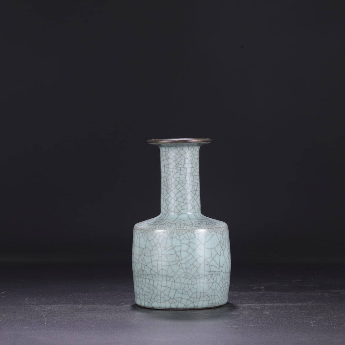 A Southern Song Dynasty official kiln celadon vase with a silver rim, used in the imperial court,: Dimensions: Height 22 cm, Mouth Diameter 8.5 cm, Belly Diameter 12 cm.