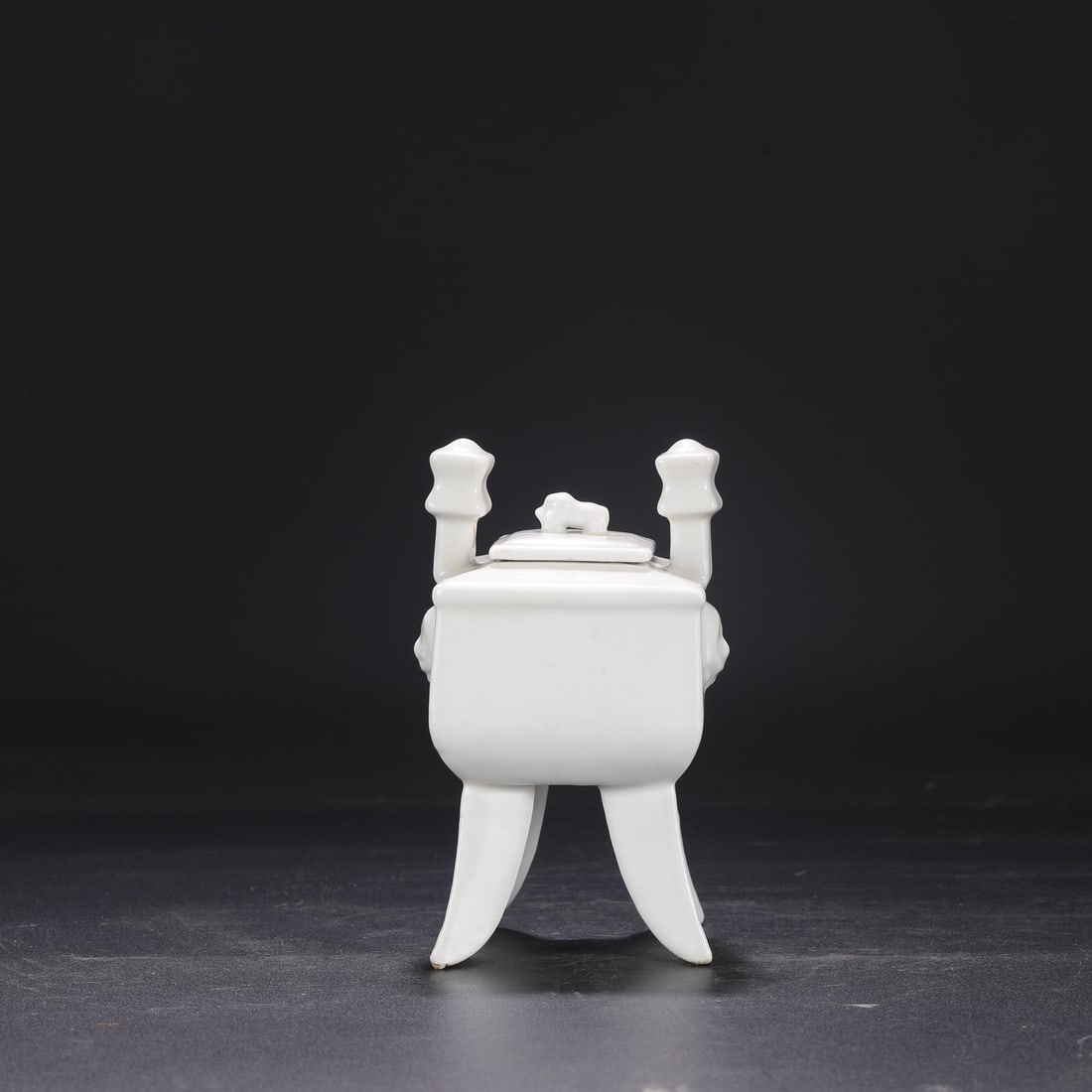 A Ming Dynasty Yongle period sweet-white glazed square tripod-shaped covered incense burner with: Dimensions: Height 17.5 cm, Mouth diameter 4.5 cm, Diameter 9 cm.