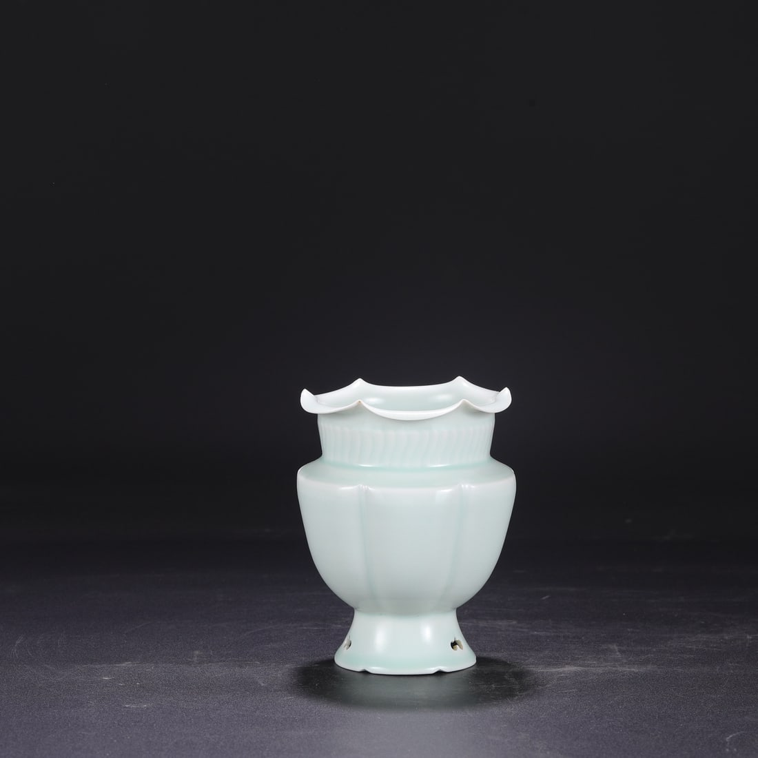A Southern Song Dynasty Hutian kiln celadon melon-shaped vase with a white rim and floral design, (1 of 7)