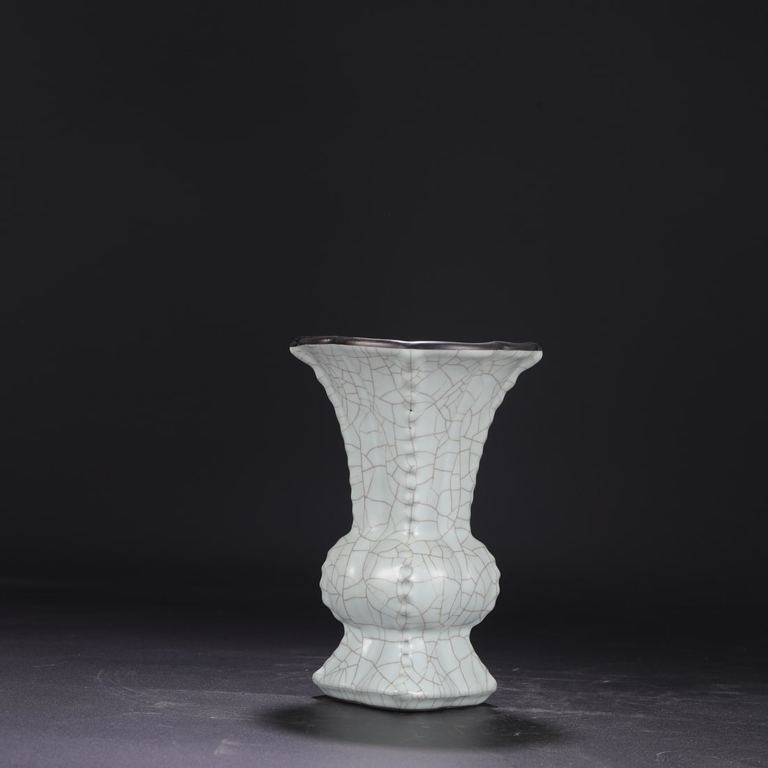 A Southern Song Dynasty official kiln celadon glaze, used in the imperial court, with a (1 of 7)