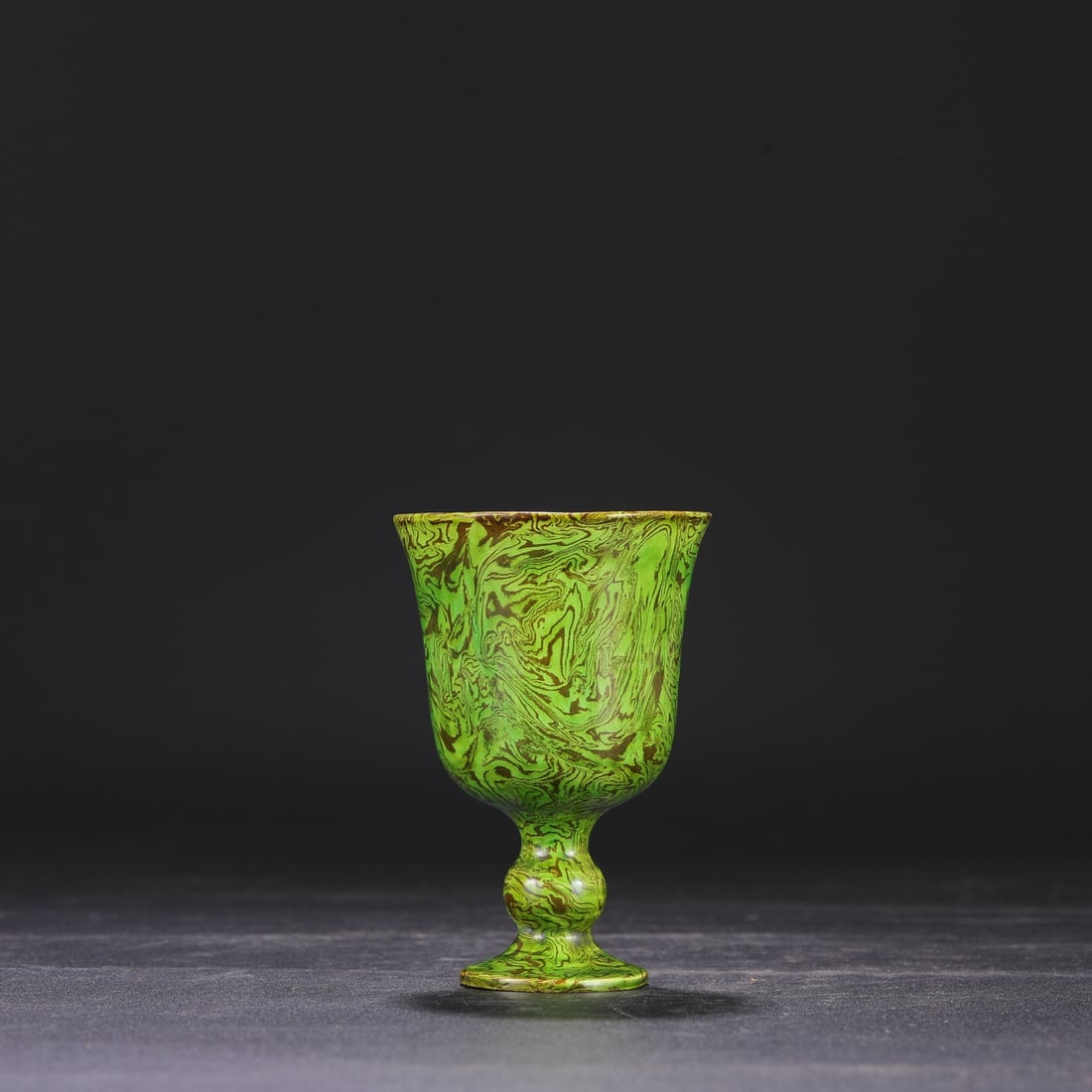 A Tang Dynasty green-glazed marbled clay stem cup from a collection.: Dimensions: Height 11.5 cm, Mouth diameter 8 cm.