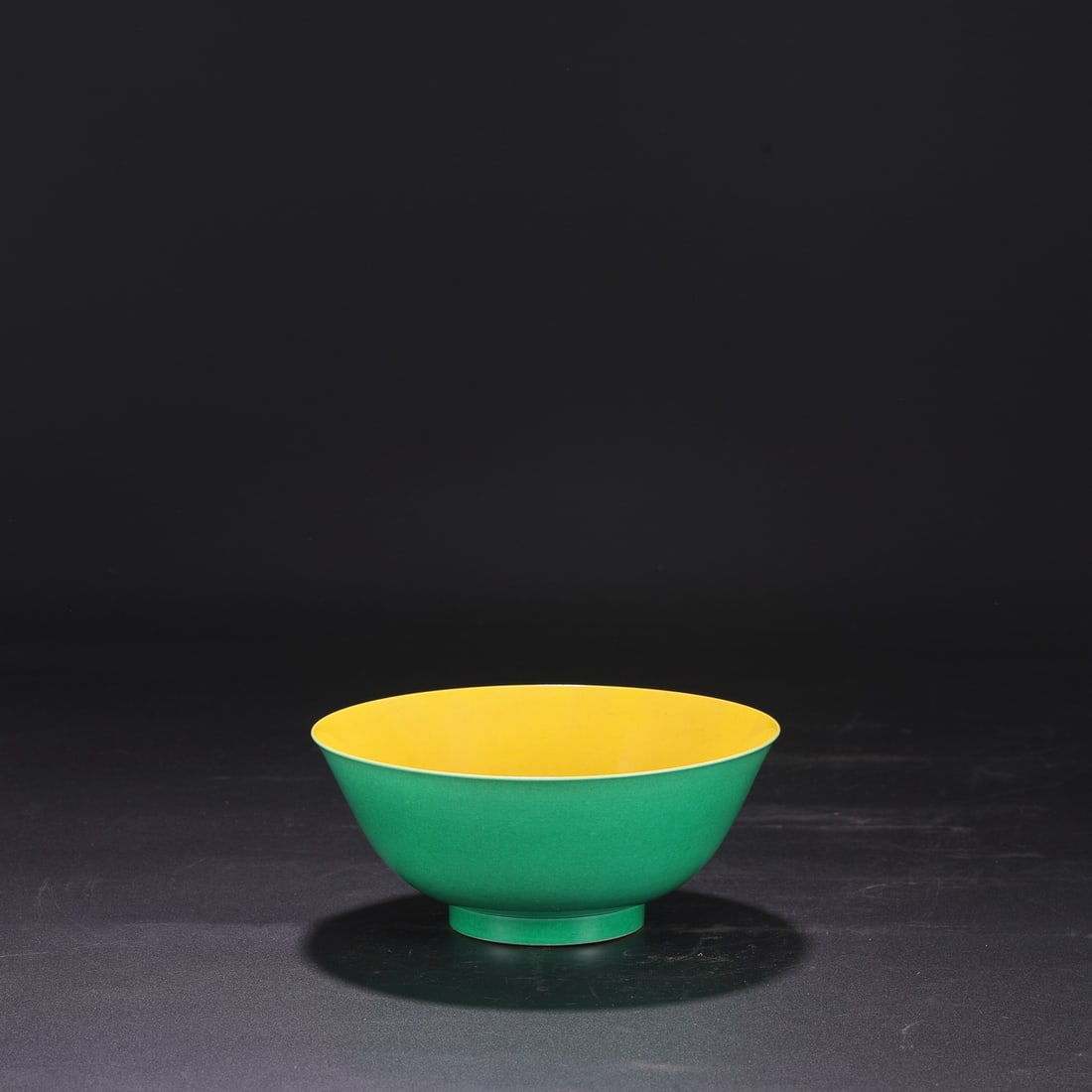 A large, deep-bodied bowl with a yellow-sweet potato-skin glaze and green glaze, formerly from the: Dimensions: Height 8.5 cm, Diameter 20 cm.