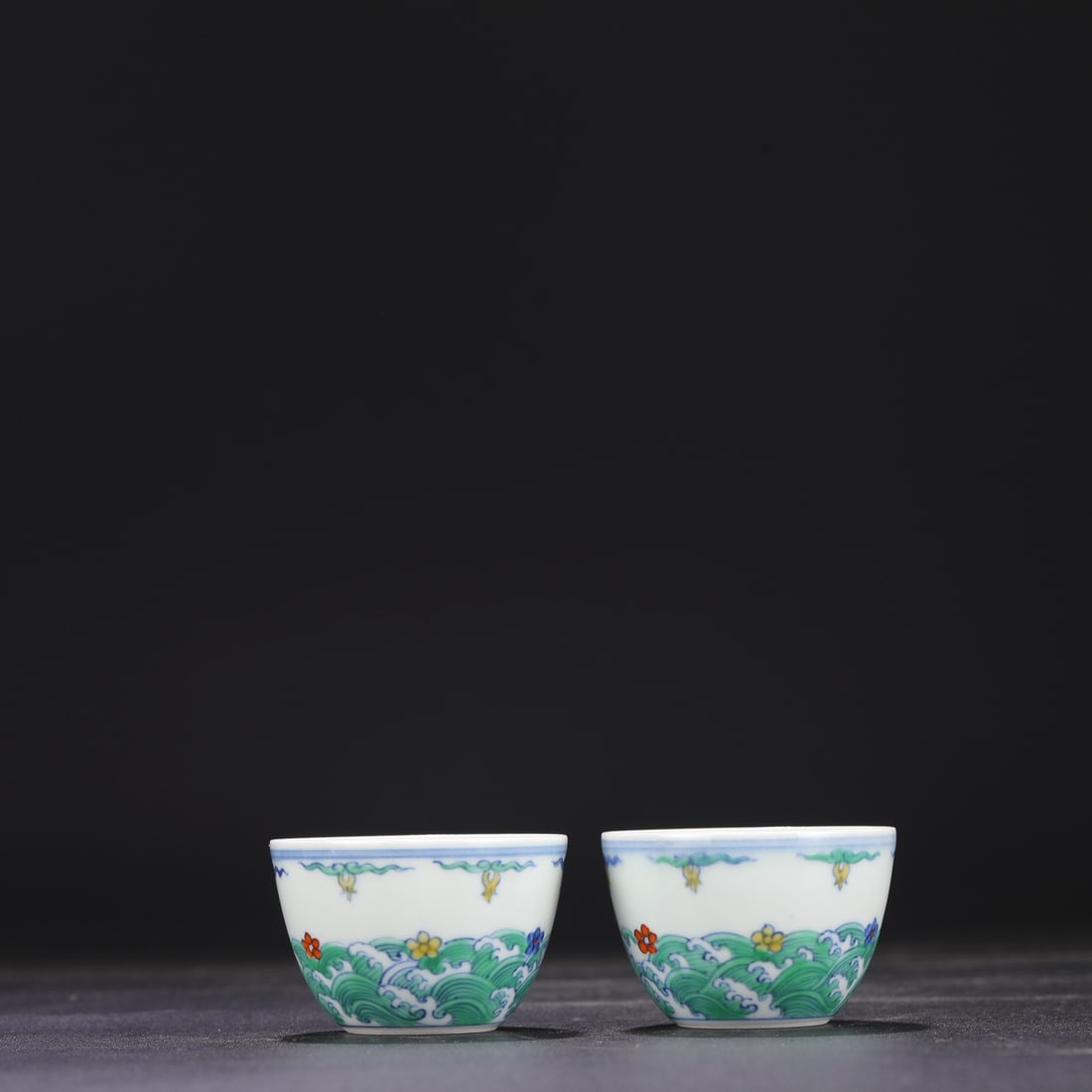A pair of Ming Chenghua Doucai (enamel overglaze) floral-patterned water cups from the collection.: Dimensions: Height 4 cm, Mouth Diameter 6 cm.