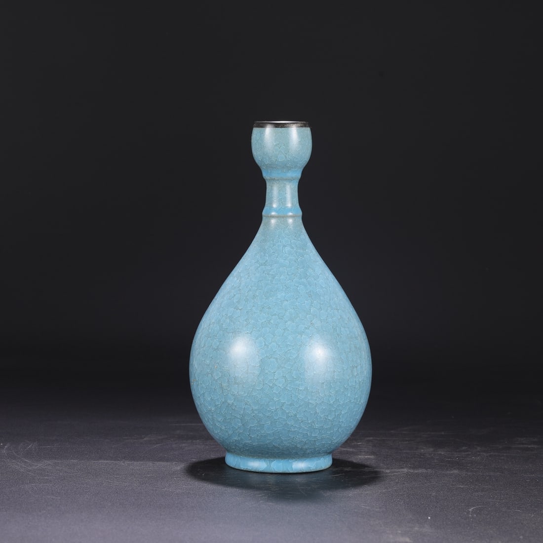 A Northern Song Dynasty Ru ware celadon-glazed garlic-head vase with ice-crack pattern and silver: Dimensions: Height 28 cm, Mouth diameter 4 cm, Belly diameter 14 cm.