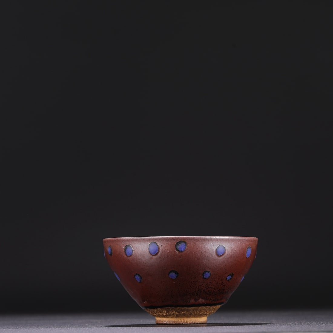 Dimensions of a Northern Song Dynasty Jian ware temmoku tea bowl (formerly in the collection): (1 of 7)