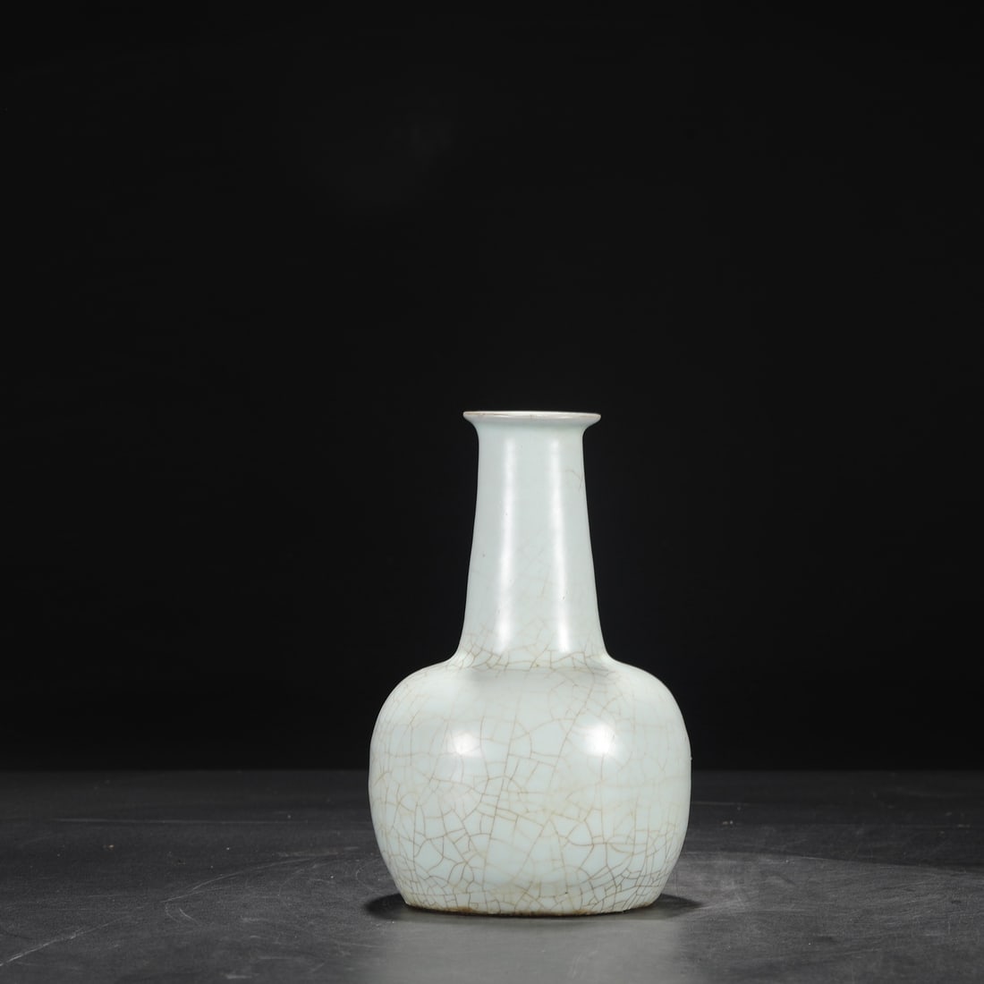 The dimensions of this Southern Song Dynasty official kiln celadon vase with string patterns (1 of 6)