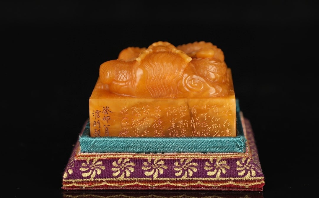 A large square seal carved with dragon motifs from Shoushan Tianhuang stone, dating back to the (1 of 8)