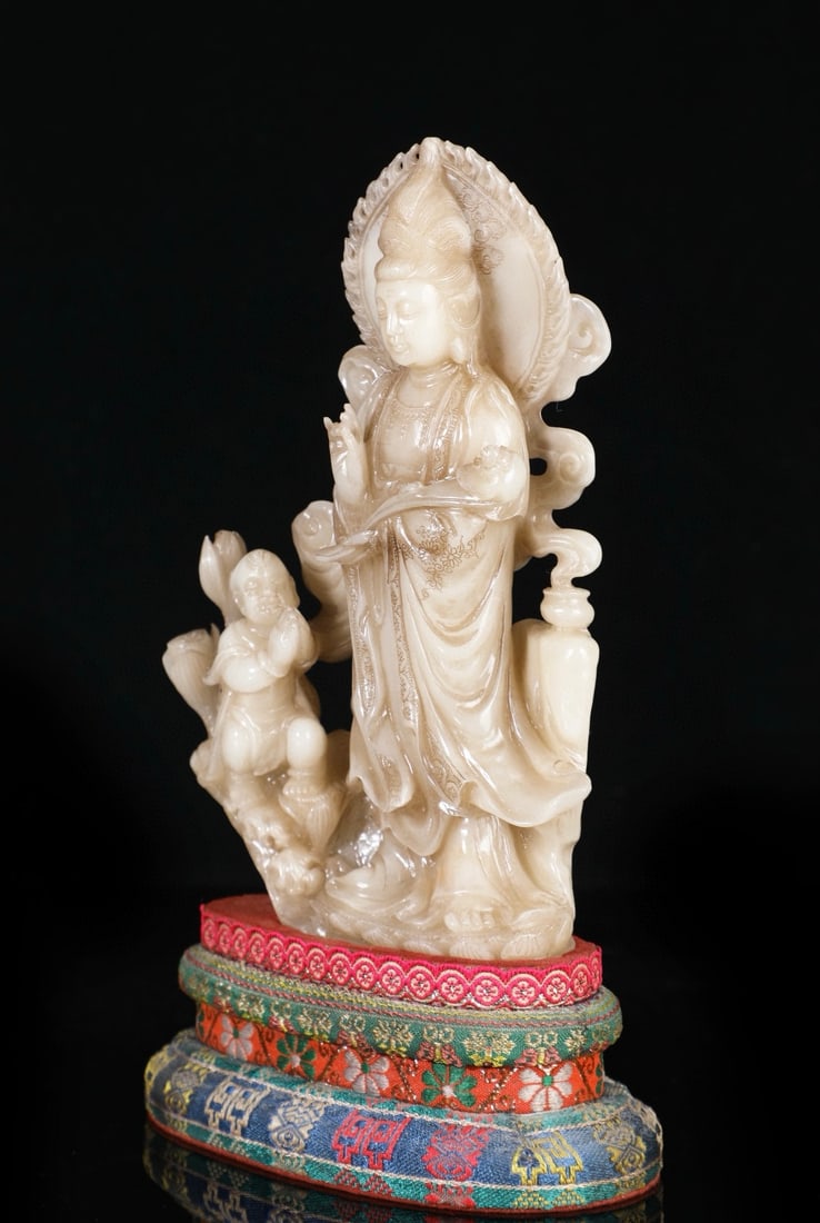 This is a Qing Dynasty (Qianlong period) imperial court-made seated statue of a child worshipping: It weighs 891 grams and measures 21*13*4 cm
