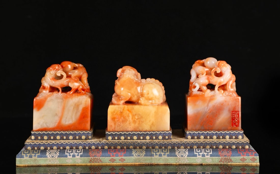 A set of three Shoushan stone seals, formerly from the Yongzheng period of the Qing Dynasty, (1 of 8)
