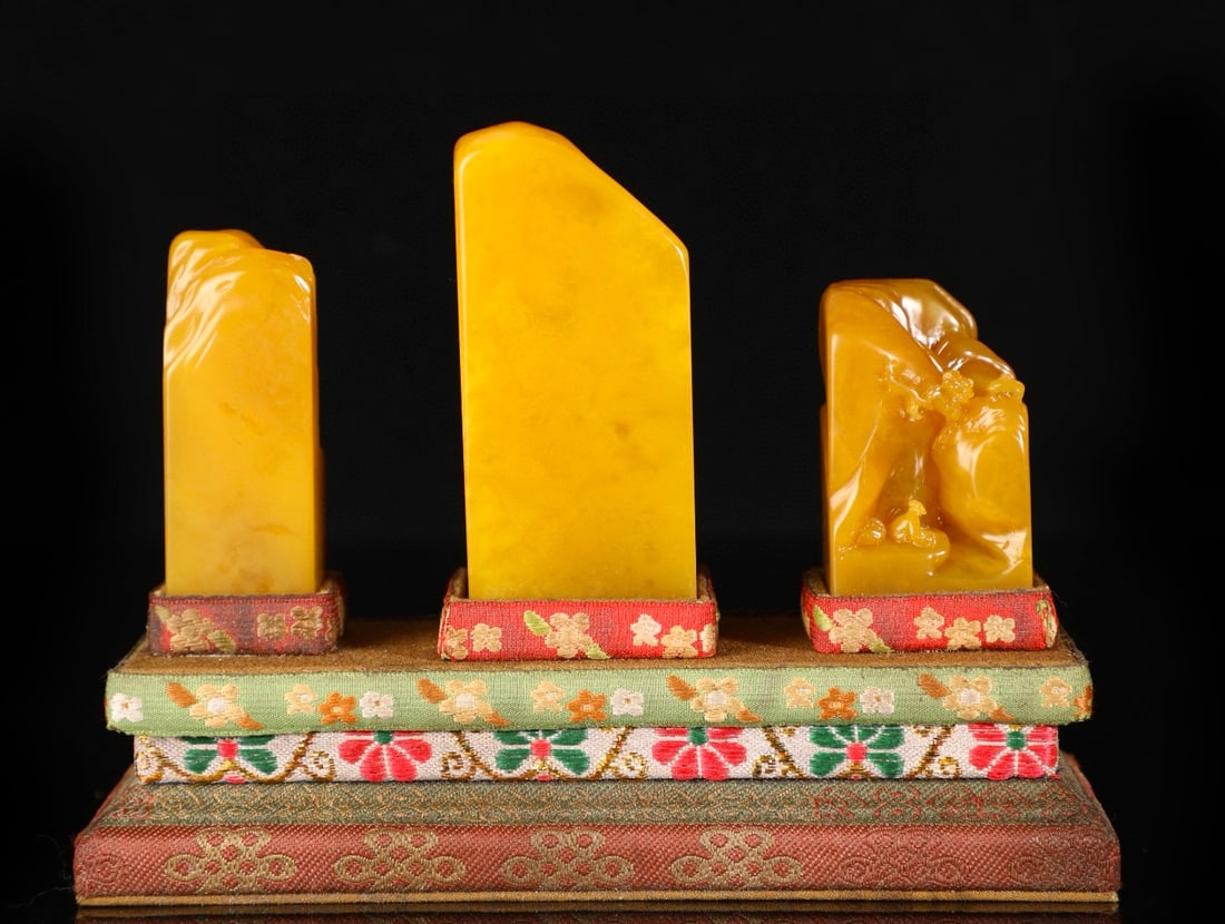 A set of three Shoushan Tianhuang stone seals from the Qianlong period of the Qing Dynasty, formerly (1 of 8)
