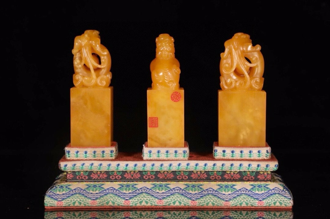 A set of three Shoushan Tianhuang stone seals from the Qianlong period of the Qing Dynasty, formerly (1 of 9)