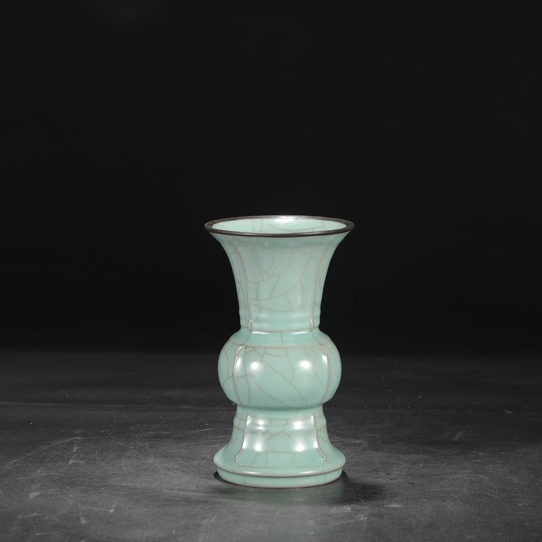 A Southern Song Dynasty official kiln celadon vase with a silver rim and protruding flanges, (1 of 7)