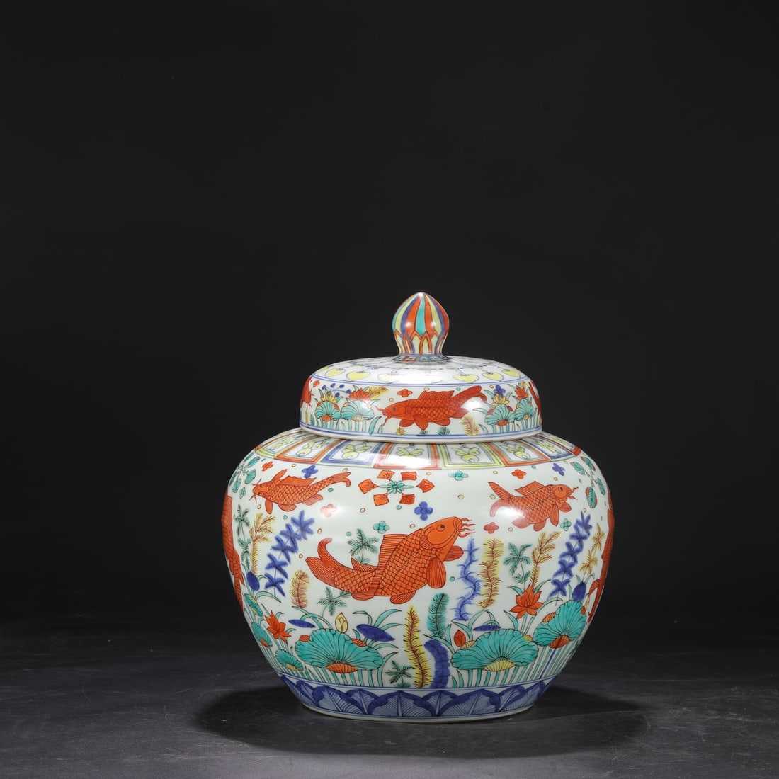 A large covered jar with blue and white porcelain and polychrome fish and algae design from the (1 of 8)