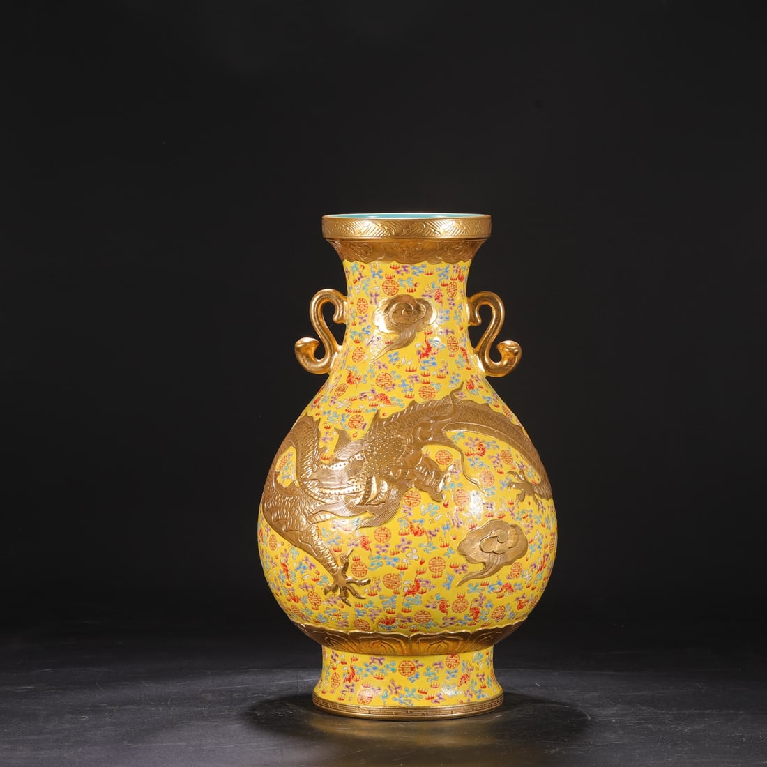 A large Qing Dynasty Qianlong period enamel-painted vase with deep carving of dragon and cloud (1 of 8)