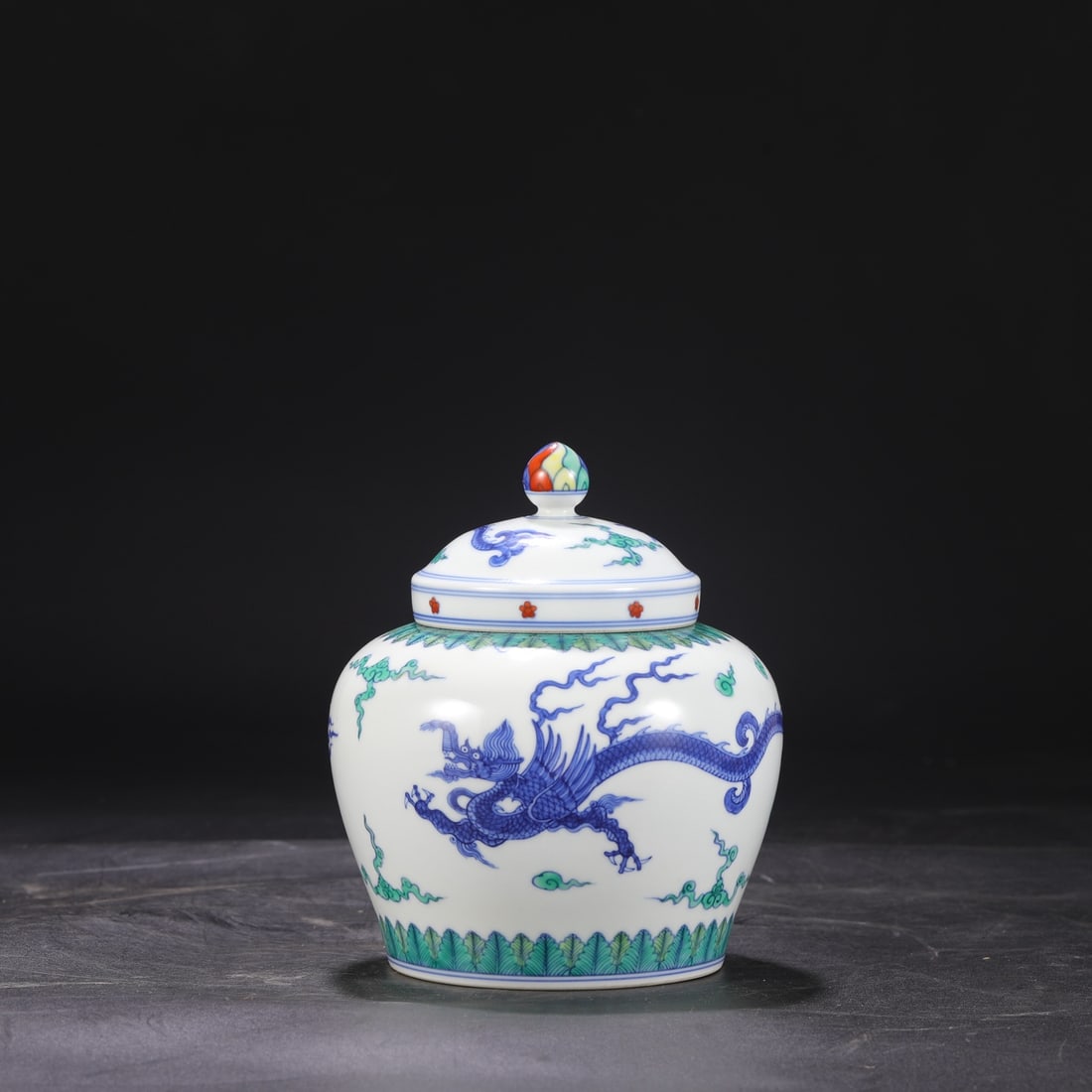 A Ming Dynasty Chenghua period doucai (enamel overglaze enamel) covered jar with cloud and dragon: Dimensions: Height 17.5 cm, Mouth diameter 8 cm, Diameter 14.5 cm.