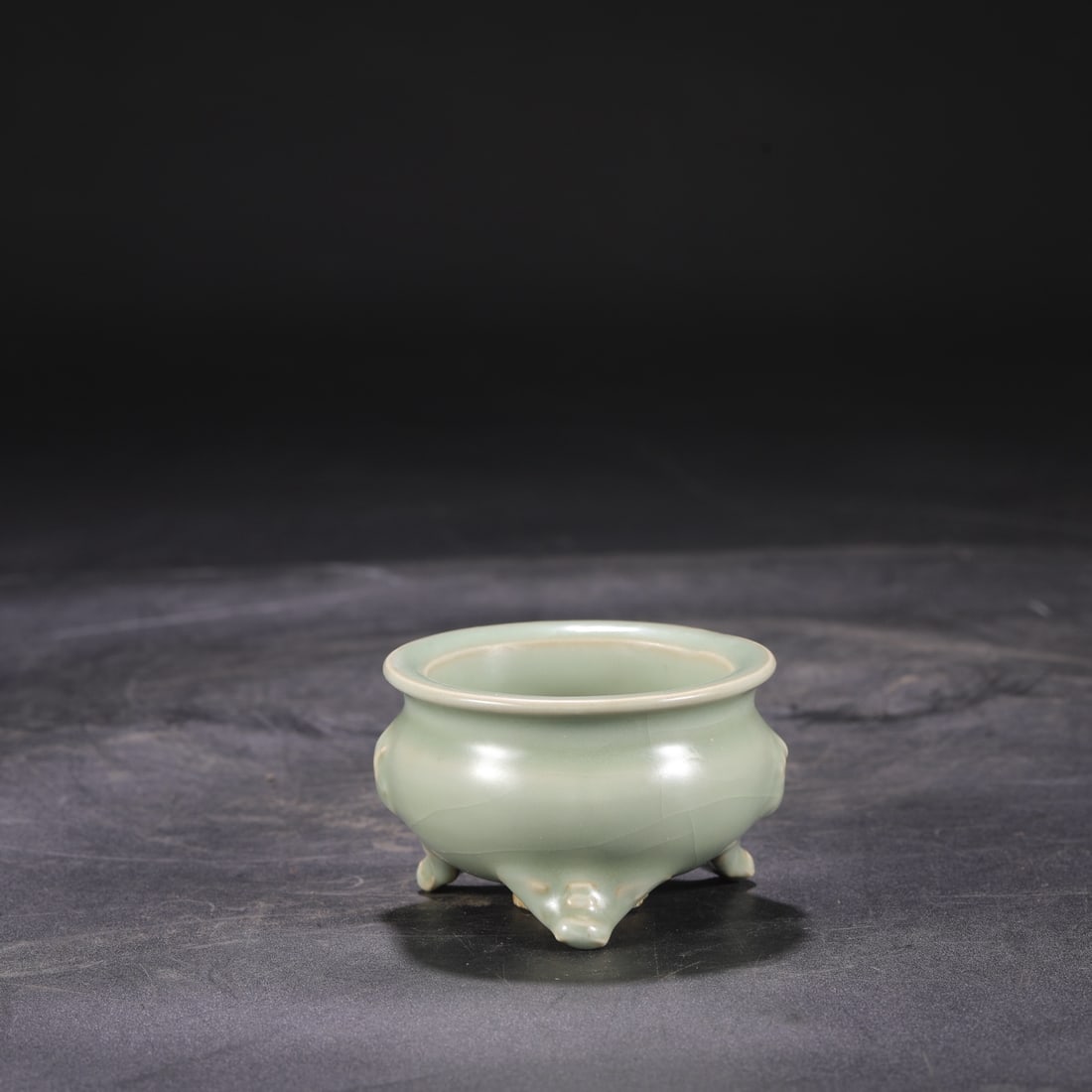 The Yuan Dynasty Longquan celadon tripod incense burner, formerly in the collection, measures 5.5 cm (1 of 6)