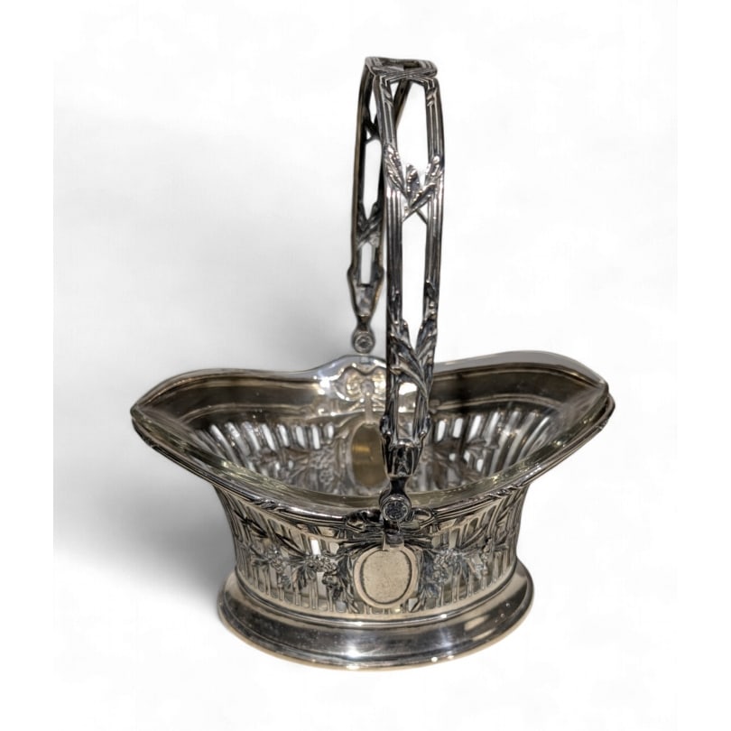 German 20th century 800 Silver Basket: 800 silver basket by HEISLER No. 8770, crystal bowlOrigin: GermanyPeriod: 20th centuryMaterials: SilverDimensions: Ht 20 x 16 x 14 cm