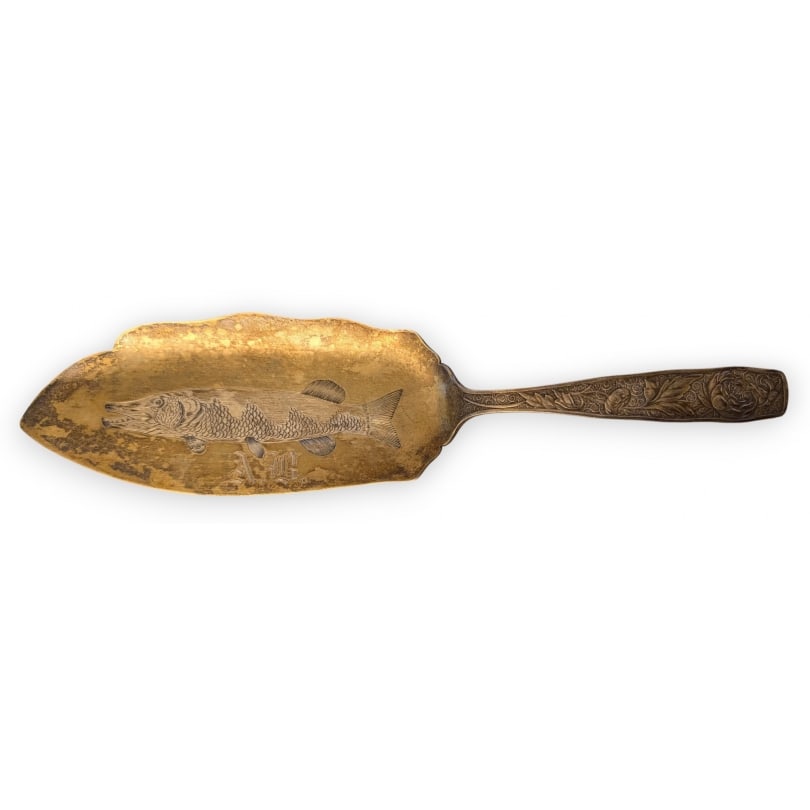 american Late 19th century TOWLE Sterling Silver Fish Scoop: TOWLE Sterling Silver Fish ScoopNet weight 124gOrigin: United StatesPeriod: Late 19th centuryMaterials: SilverDimensions: Ht 27 x 6.5 x 3.5 cm