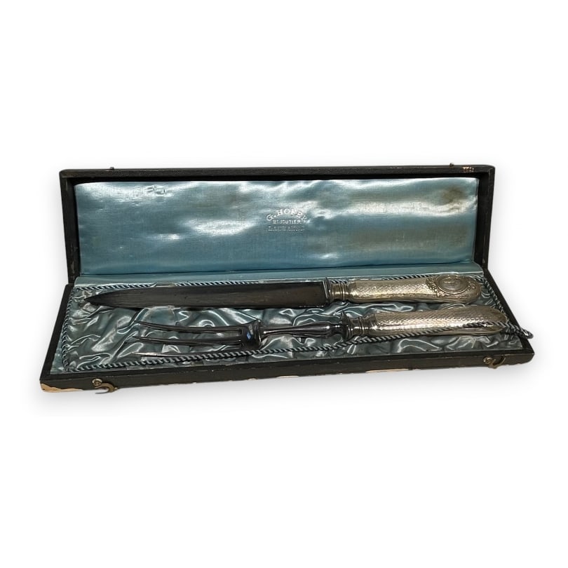 French 20th century Silver meat knife and fork: Silver meat knife and forkOrigin: FrancePeriod: 20th centuryMaterials: SilverDimensions: Ht 4 x 36 x 9 cm