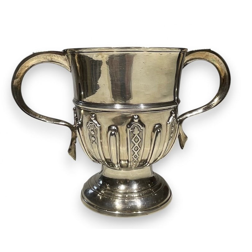 English 18th century Cup with silver handles by Fuller White, London, 1748: Silver cup with handles by Fuller White, London, 1748Origin: EnglandPeriod: 18th centuryMaterials: SilverDimensions: Ht 12.5 x 19 x 10.5 cm