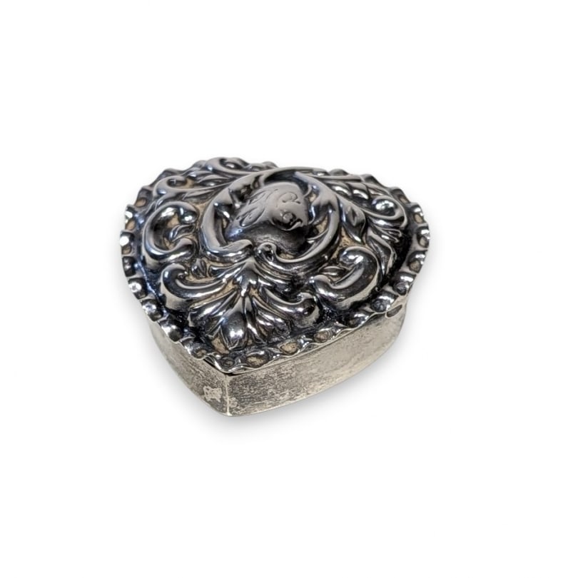 English Late 19th century JC Silver Heart Pill Box by Adie & Lovekin Ltd, Birmingham 1900: Silver heart-shaped pillbox by Adie & Lovekin Ltd, Birmingham, 1900Origin: EnglandPeriod: Late 19th centuryMaterials: SilverDimensions: Ht 1.5 x 3.5 x 3.5 cm